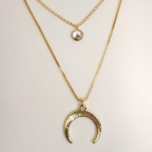 NWT Gold 3-Tiered Necklace/Studs Set - Picture 2 of 5